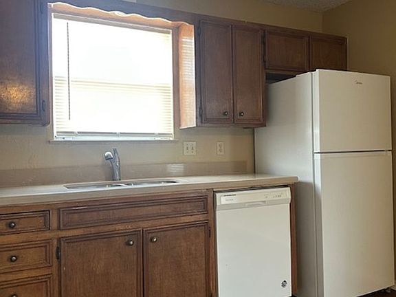 4th image of 620 E Upas Ave APT 8