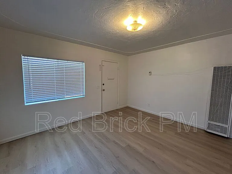 2260 Glen Ave — Photo 6
