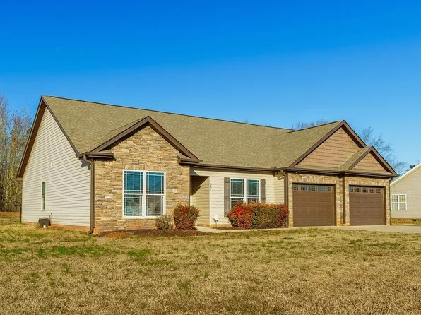 381 Saddlers Run, Chesnee, SC 29323