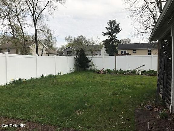 4th image of 300 Nora St SE