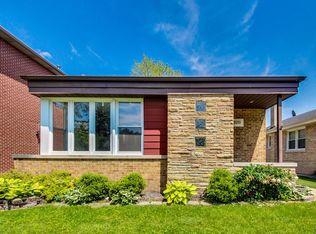 8253 Lawndale Ave, Skokie, IL 60076
