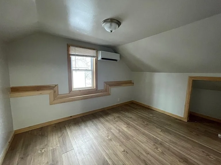 83 Commercial St — Photo 10