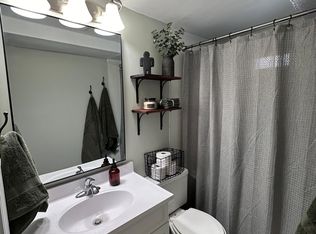 412 S 10th St APT 3, Manhattan, KS 66502