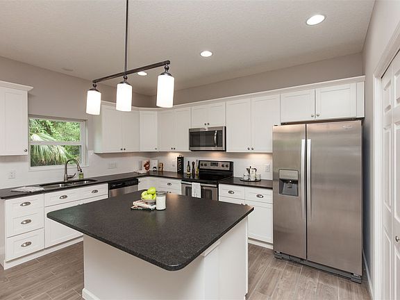 3rd image of 235 Menecal Ave