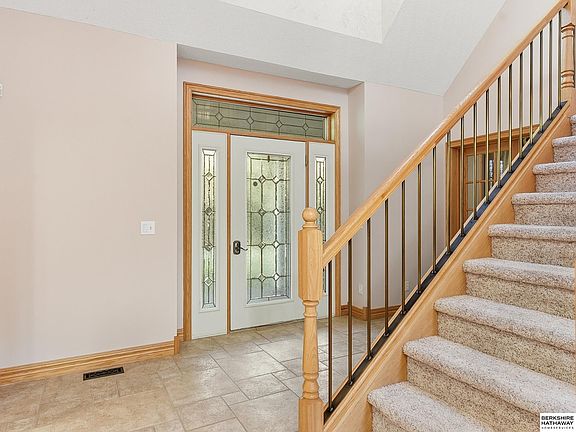 4th image of 10669 Oak Park Ln