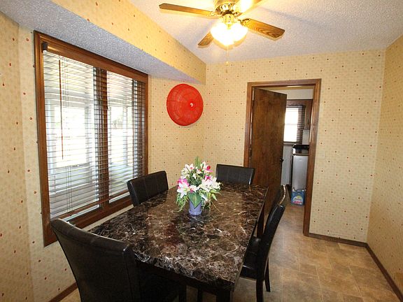 5th image of 839 E Rockwood Street