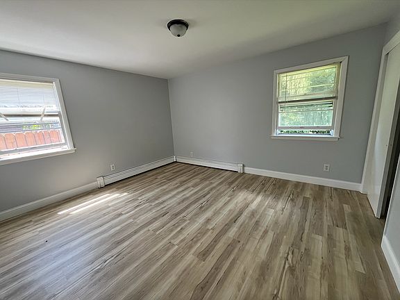 3rd image of 86 Hackett Blvd #2