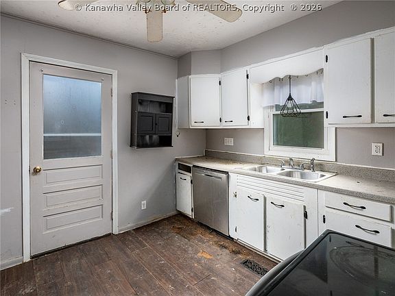 3rd image of 544 Cane Fork Ln
