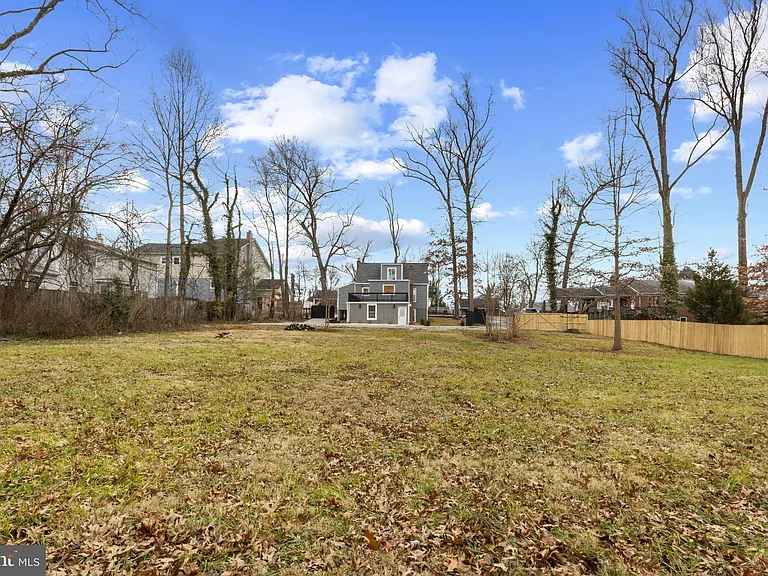 3284 Annandale Rd — Photo 38