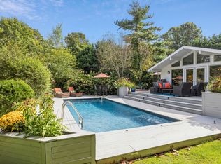 21 Hillover Rd E, Hampton Bays, NY 11946