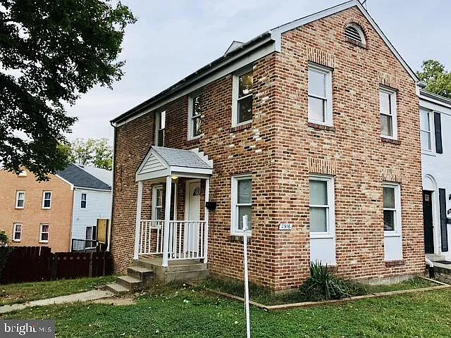 3 bed, 2.5 bath, 1260 sqft, $2,000 — Photo 1