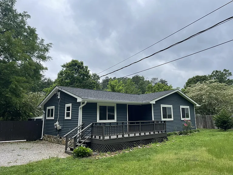 902 Old Lower Mill Rd — Photo 1