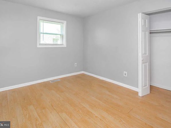 2 Warren Lodge Ct APT A