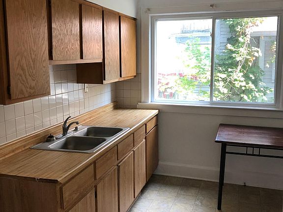 4th image of 11819 Browning Ave