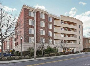 242 Maple Ave APT 407, Westbury, NY 11590