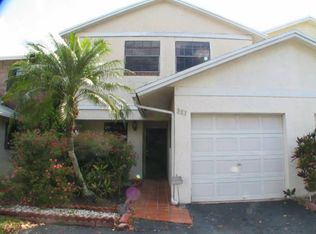 377 NW 103rd Ter, Pembroke Pines, FL 33026