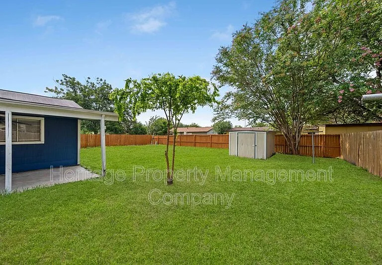 7422 Stonehouse Dr — Photo 29