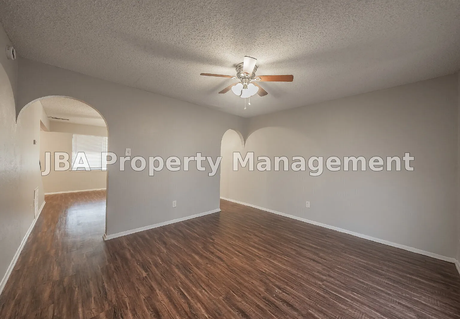 "Charming 3-Bedroom Haven with 2.5 Baths in Fort Worth Your Perfect Retreat Awaits!" — Photo 4
