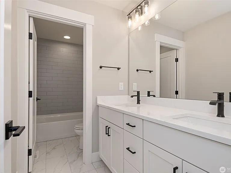 7585 S 130th Pl — Photo 2