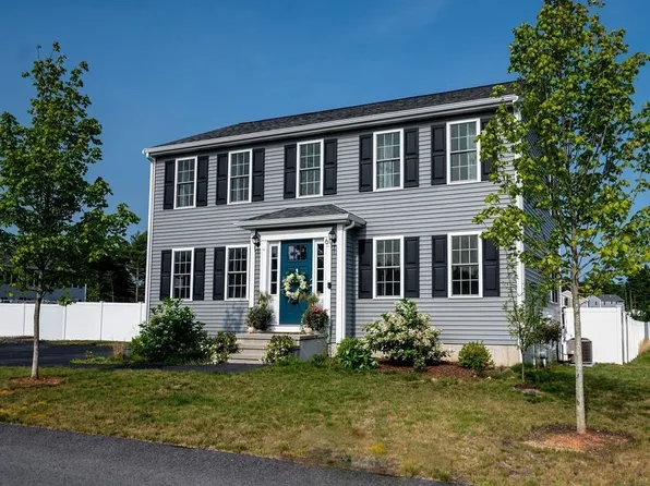 61 Copper Lantern Dr, Plymouth, MA 02360