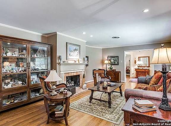 5th image of 147 Ivy Ln