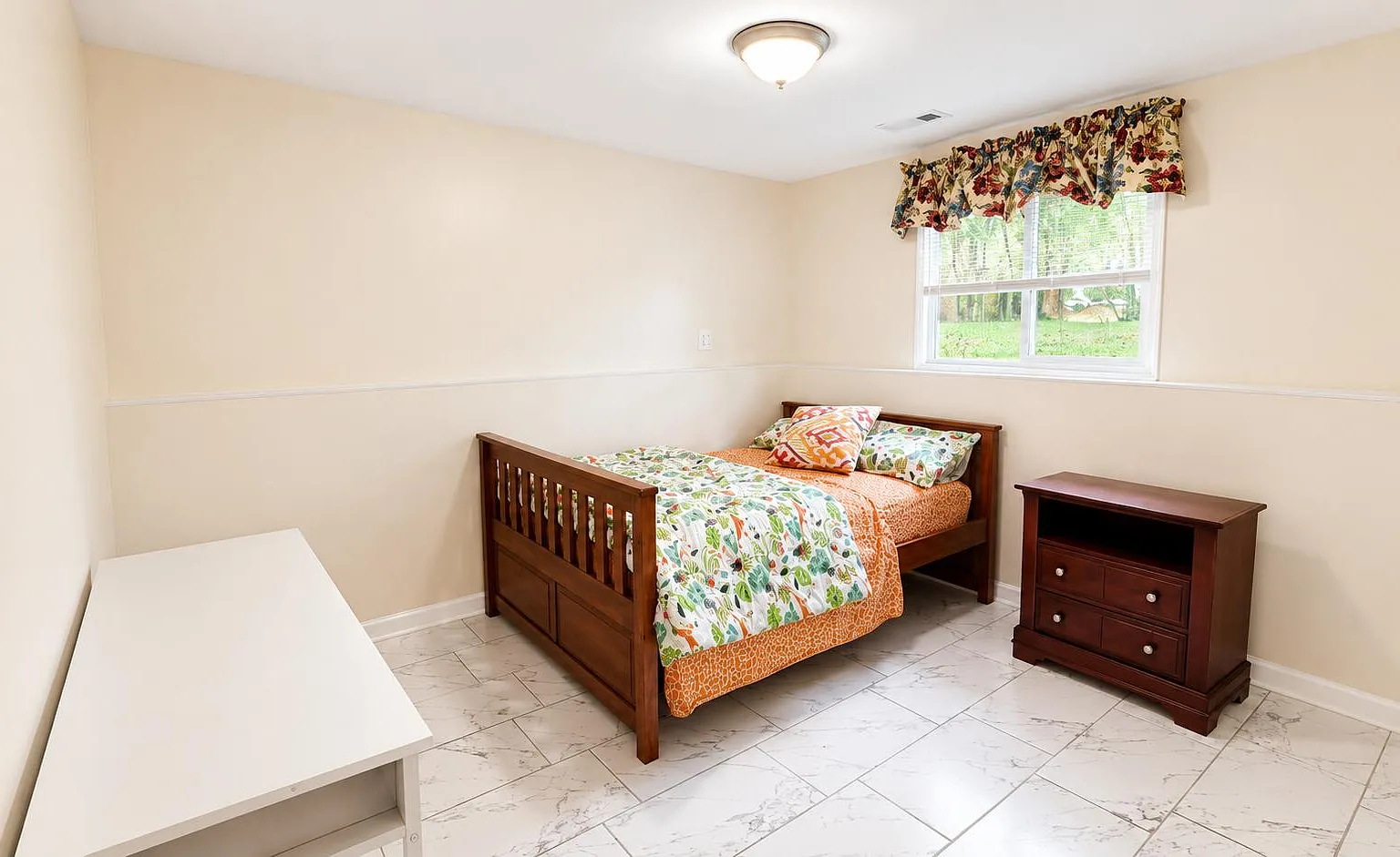 4 bed, 2.0 bath, 1588 sqft, $1,274 — Photo 3