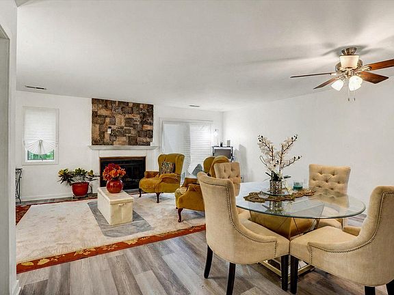 4th image of 14 Copperwood Ct