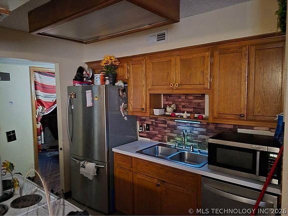 5th image of 420 Stansbury St