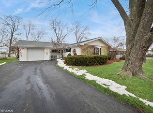 720 Alcoa Ln, Hoffman Estates, IL 60169