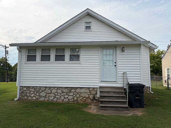 3rd image of 406 N Eagle St
