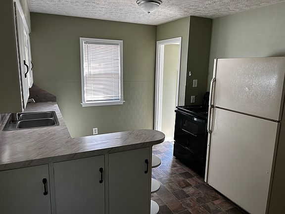 4th image of 645 E 6th Ave