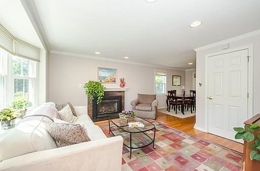 4th image of 15 Rockaway Ln