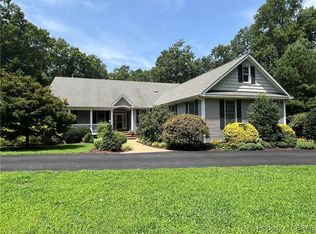 286 Fairfield Rd, Hartfield, VA 23071
