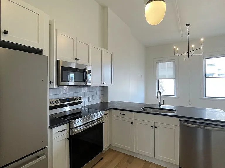582 Mulberry St — Photo 58