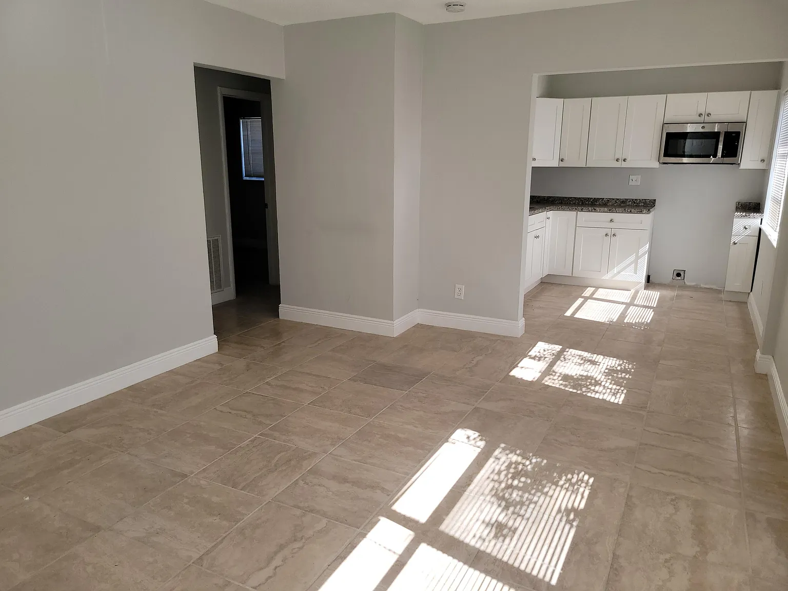 4 bed, 2.0 bath, 1768 sqft, $1,800 — Photo 2