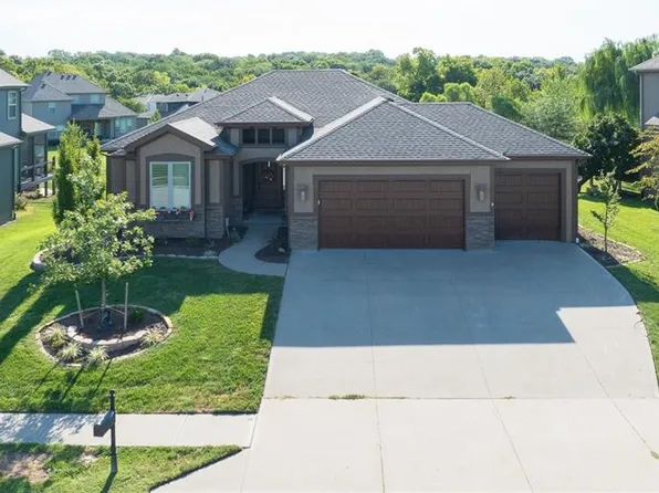 6472 N Whitetail Way, Parkville, MO 64152