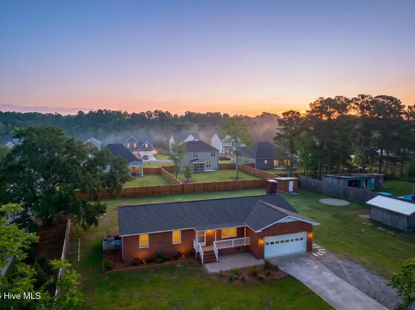 685 Edens Lane, Hampstead, NC 28443