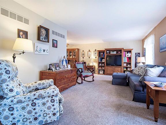 3rd image of 112 Parkview Dr