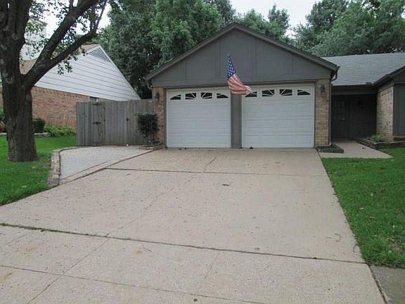 2nd image of 502 Thorn Wood Dr
