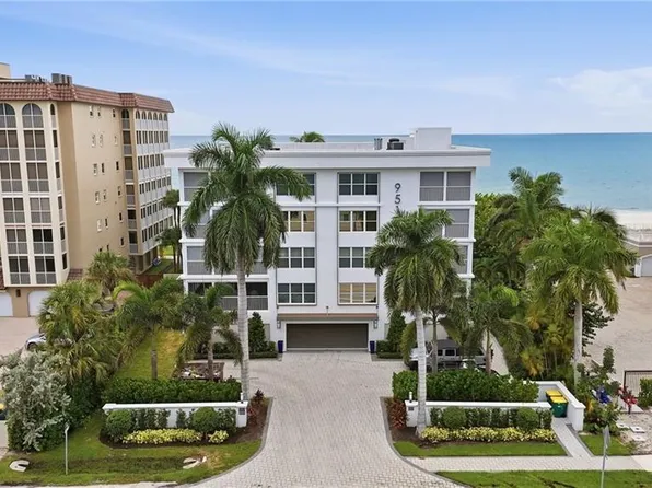 9517 Gulf Shore Dr APT 403, Naples, FL 34108