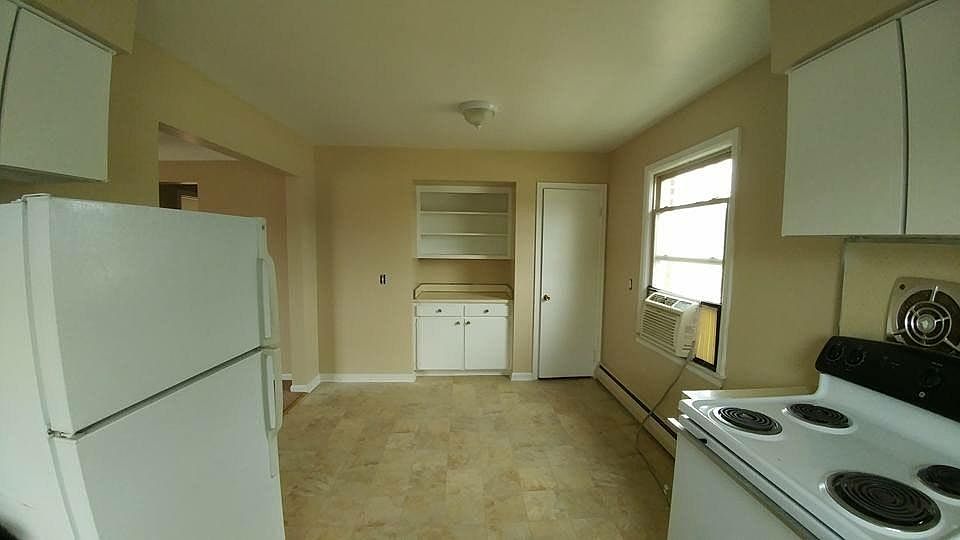 2nd image of 21253 Harper Ave