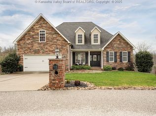 195 Wynterhall Ln, South Charleston, WV 25309