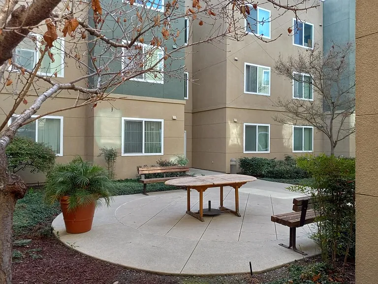 Borregas Court Apartments — Photo 10