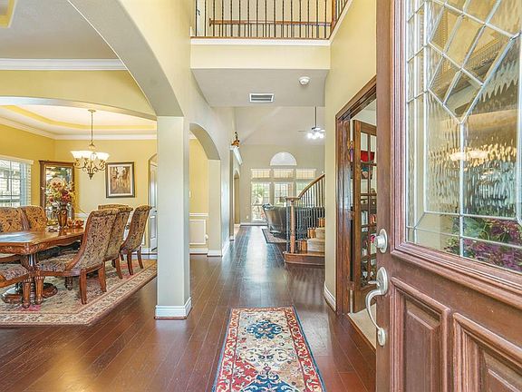 5th image of 1317 Altavilla Ln