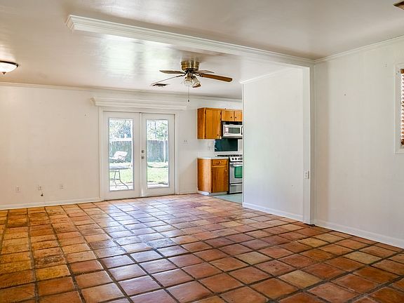 3rd image of 213 Birch Dr