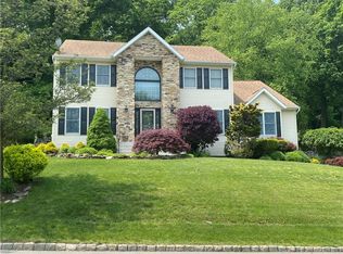 5 Viohl Way, Garnerville, NY 10923