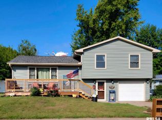 1140 N 13th St, Clinton, IA 52732