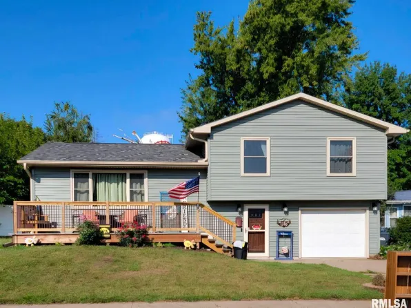 1140 N 13th St, Clinton, IA 52732