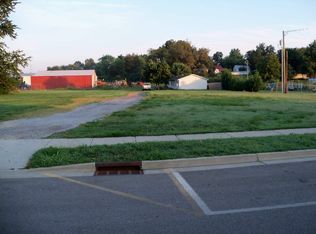 318 N Court St, Morganfield, KY 42437