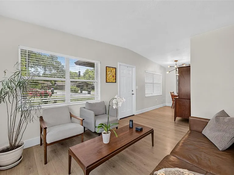1822 Canton St — Photo 7